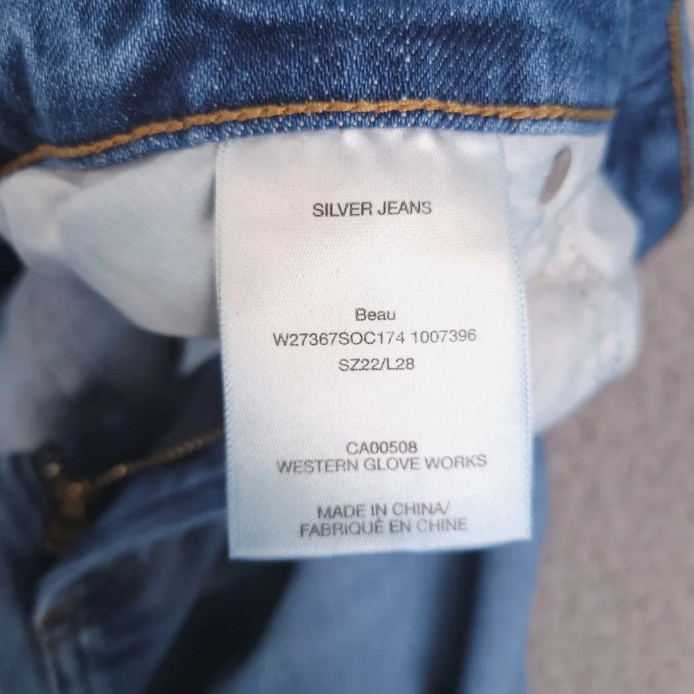 SILVER Jeans Size 22 Beau Slim Straight Girlfriend Distressed Denim 44x27
